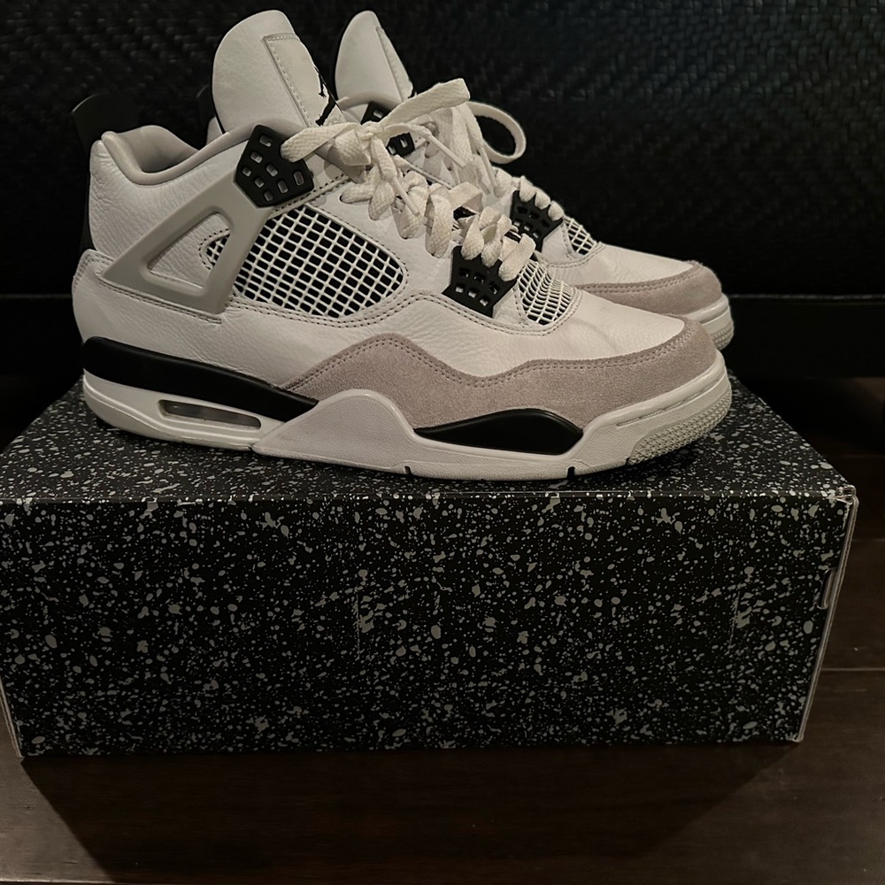 Air Jordan 4 Retro